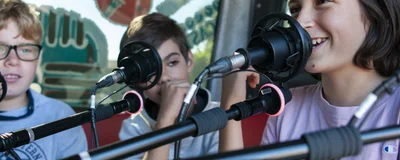 Kinder im Radiobus
