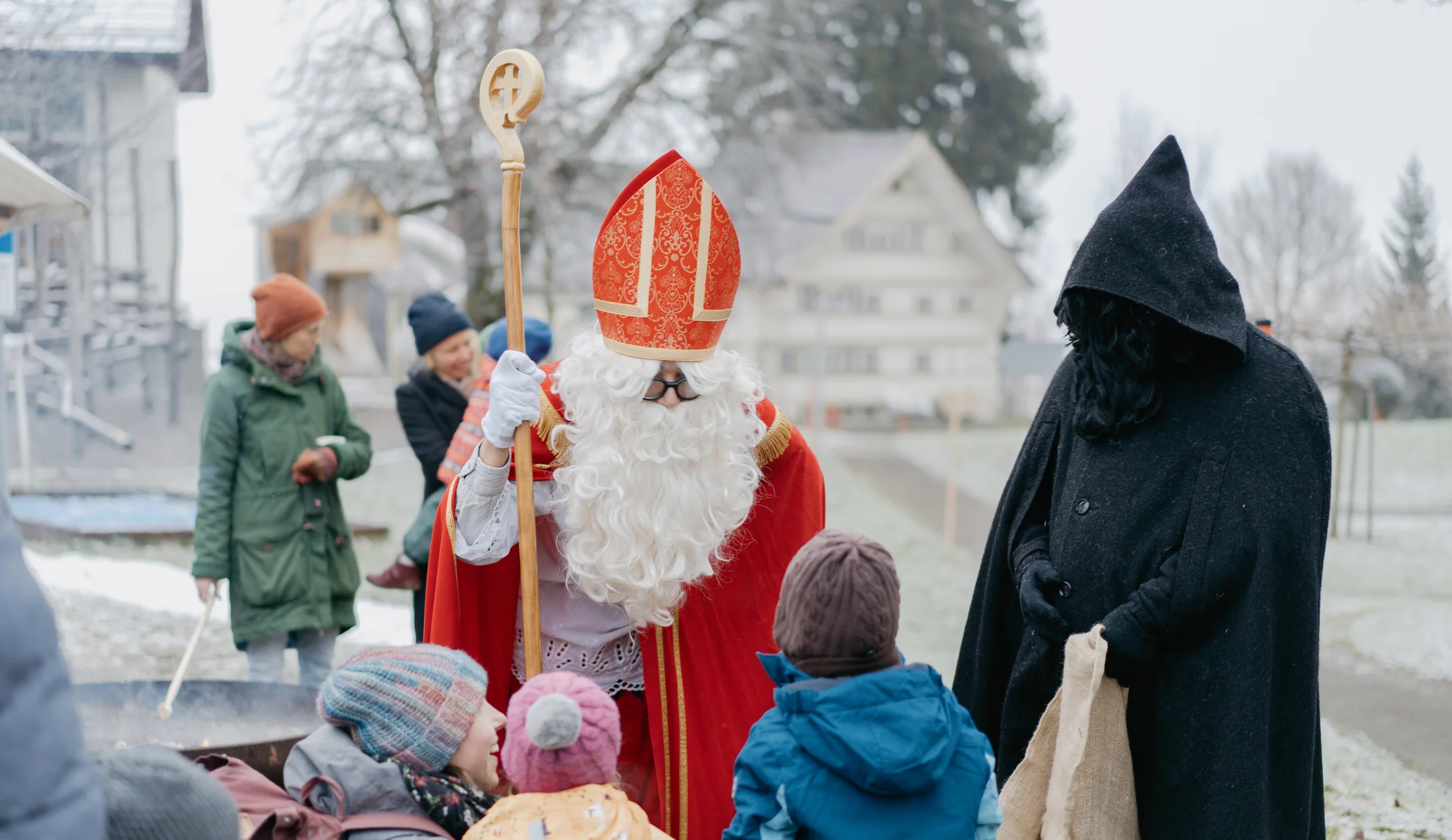 Am Freitagabend von 19 bis 21 Uhr wird’s auf Power_up Radio so richtig weihnachtlich.  Freut euch auf ein tolles Wunschkonzert und euren Lieblingsliedern.  Habt ihr einen Musikwunsch, wollt jemanden grüßen oder einfach mal im Radio Hallo sagen? Dann ruft an und macht mit.   Einschalten, mitmachen und gemeinsam die Weihnachtszeit feiern!