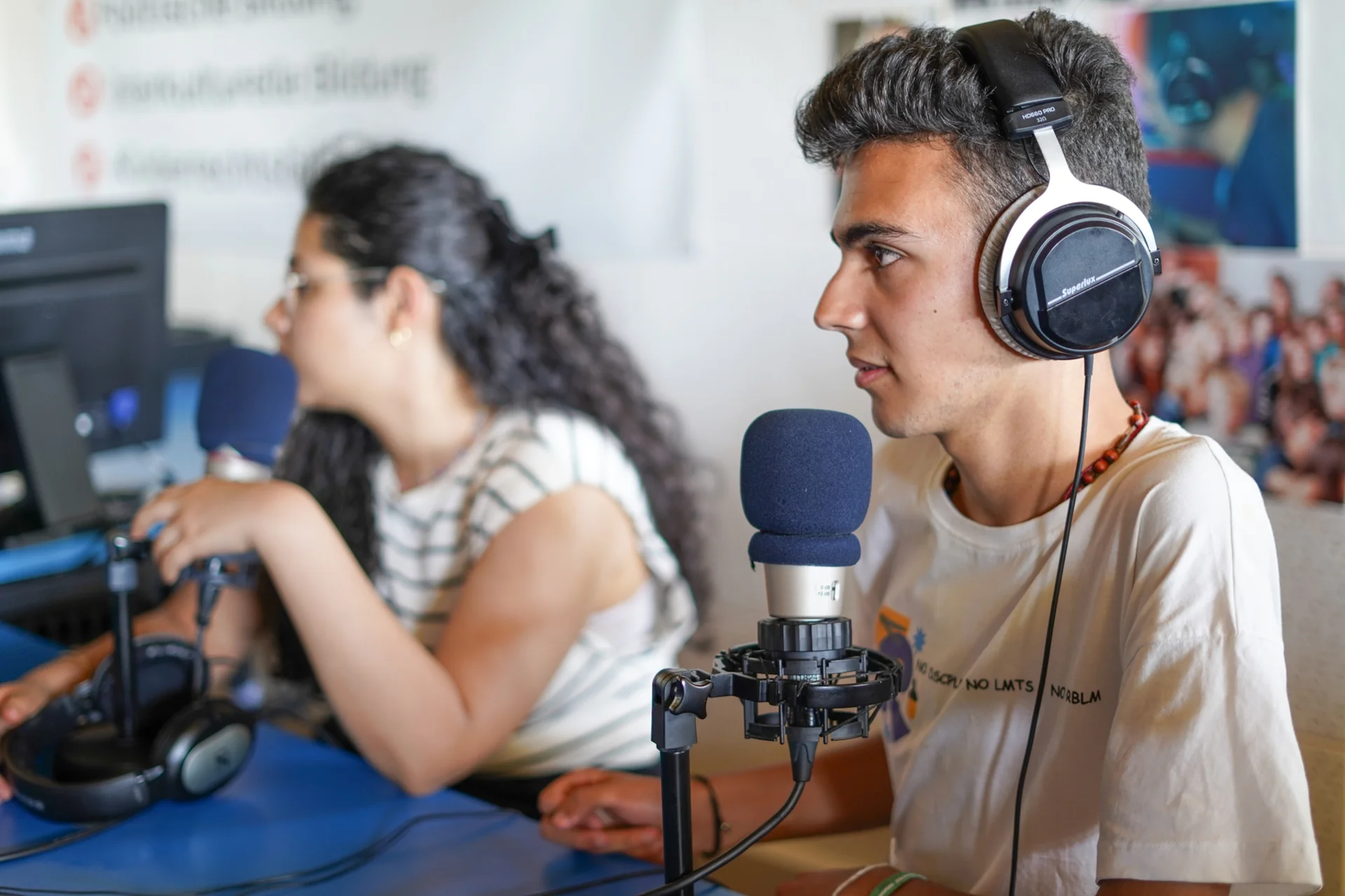 Jugendliche im Radio